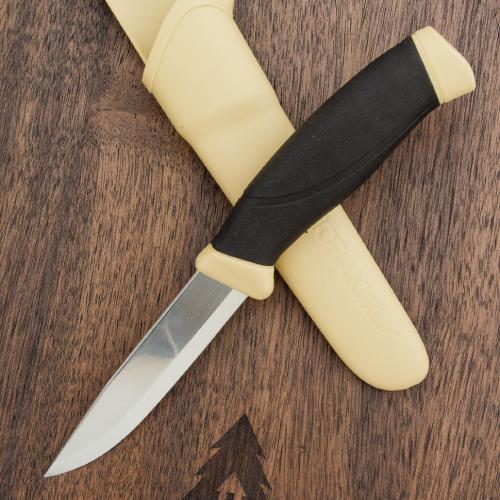 Нож Morakniv Companion Desert, нержавеющая сталь, прорезиненная рукоять с желтыми накладкам